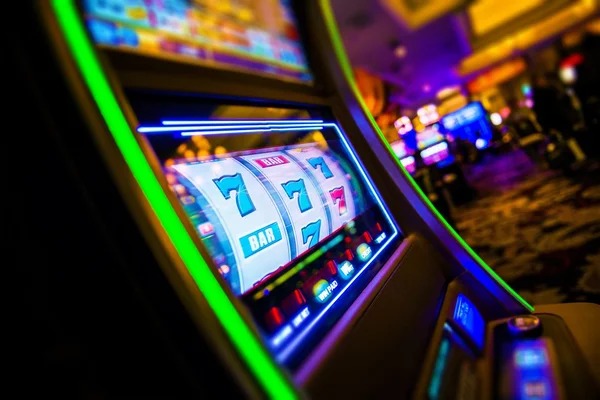 Adventures Beyond Wonderland slot interface showing reel layout and thematic graphics on hanoman88